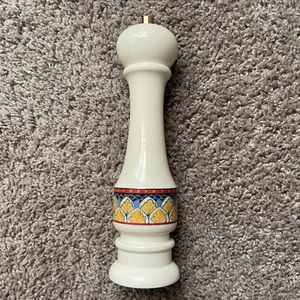 William Sonoma White Lacquer Sicilian Salt Mill Grinder Made In Italy